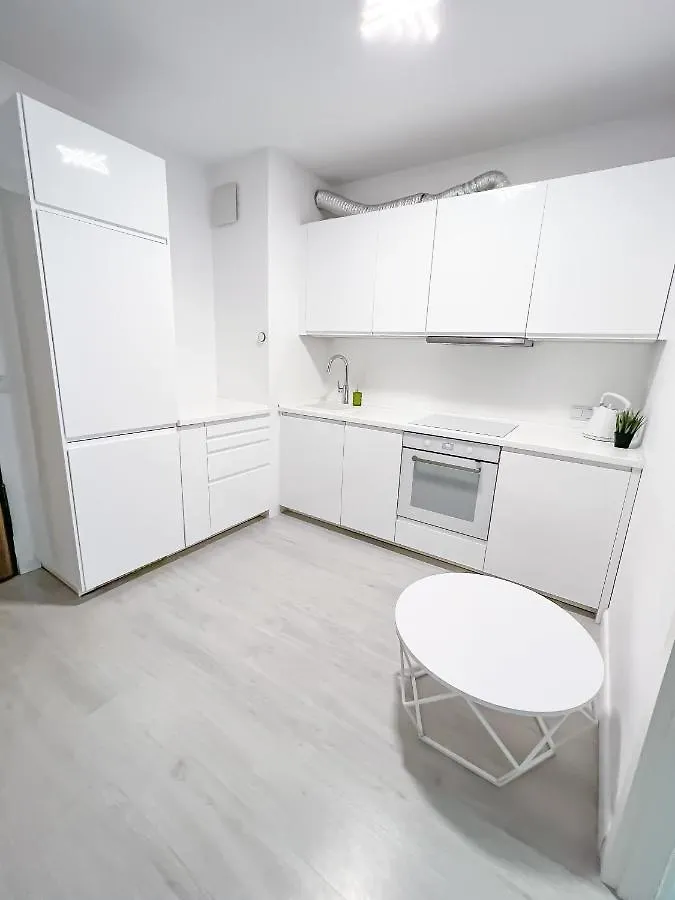 Apartament Bliska Wola, Apartament 3 Pokoje Z 40M2 Ogrodkiem Warszawa 0*,  Polska